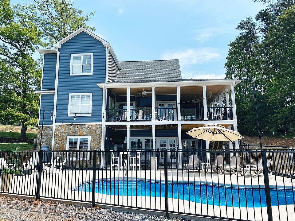 2nd image of 117 Dogwood Ln