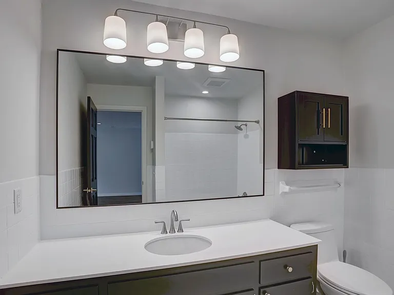 Wayzata Lake Apartments — Photo 34