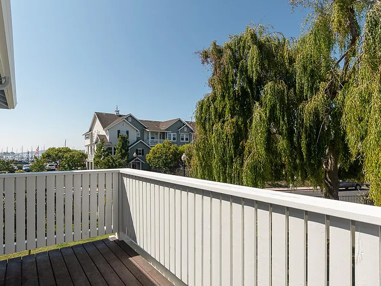 40 Schooner Ct — Photo 4