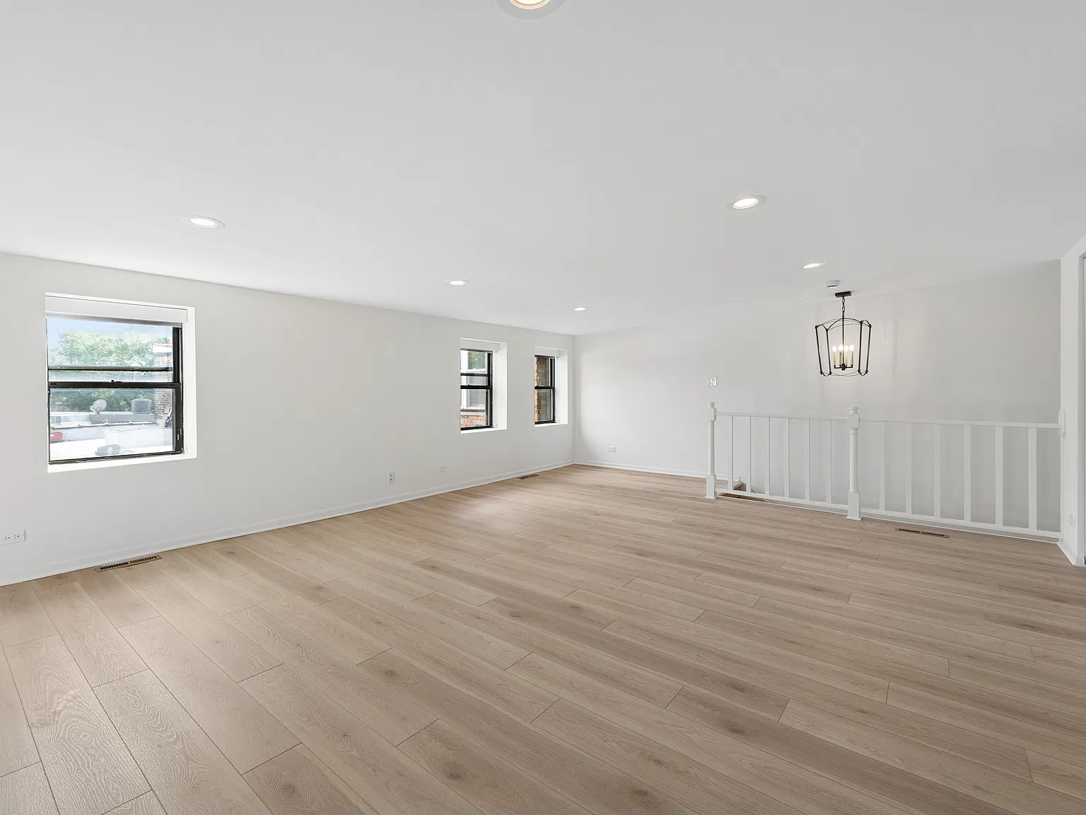 2 bed, 1100 sqft, $4,595 — Photo 4