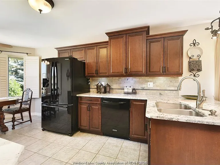 2327 Norcrest Ave — Photo 9