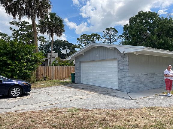 3rd image of 296 Woodland Dr