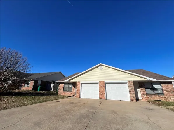 821 & 823 E Kara Ln, Rogers, AR 72758