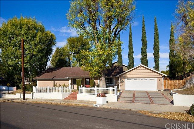 1st image of 23455 Balmoral Ln