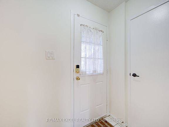 4th image of 142 Shady Hollow Dr