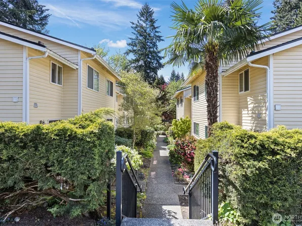 10010 NE 120th #B2, Kirkland, WA 98034