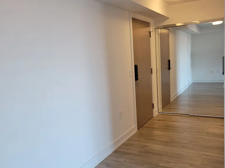 585 Bloor St E #2224 — Photo 4