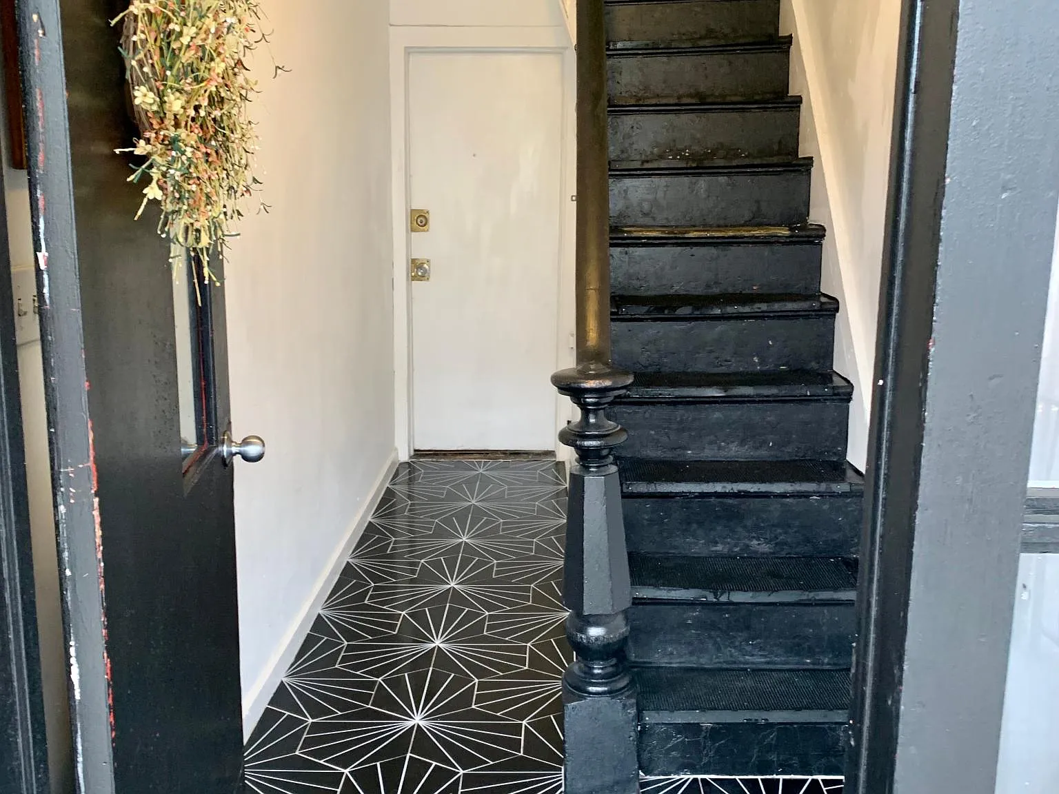 2 bed, 1900 sqft, $2,300 — Photo 1