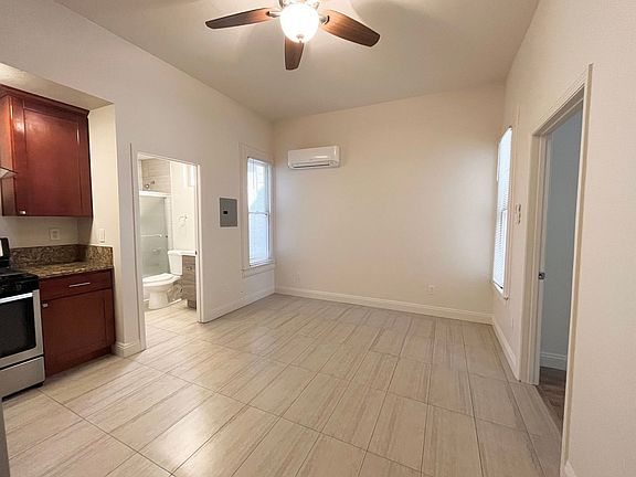2nd image of 814 23rd St APT 2