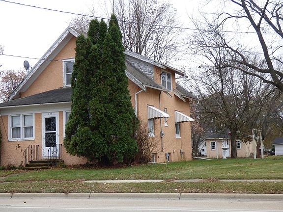 2nd image of 445 3rd St NE
