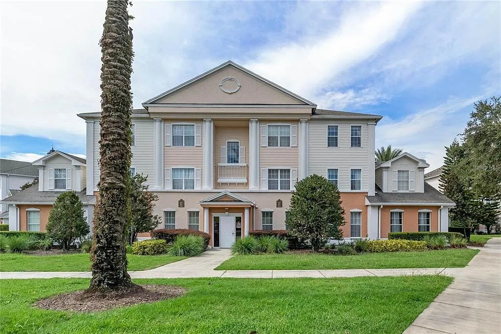 3 bed, 2.0 bath, 1344 sqft, $2,000 — Photo 1