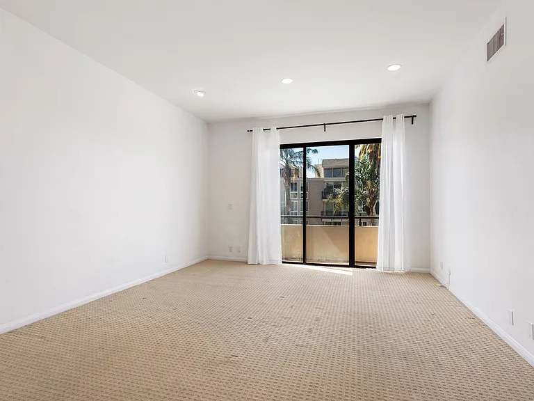 1880 Veteran Ave #211 — Photo 22