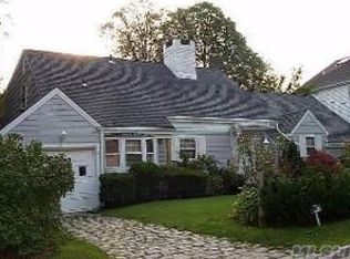985 Clark Pl, Woodmere, NY 11598