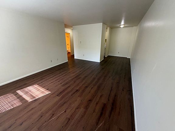 3rd image of 525 Bellevue Ave E APT 206