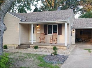 12 Park Ln, Centralia, IL 62801