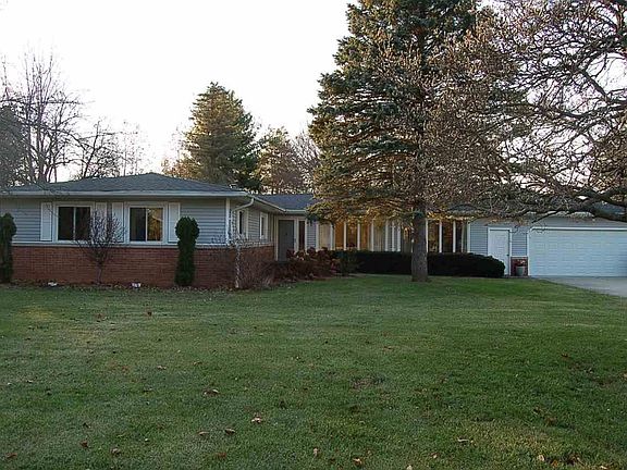 3rd image of 4066 Oak St