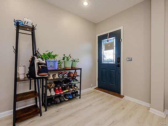2nd image of 1321 Balcom Avenue #1