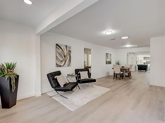 5th image of 1922 Woodcrest Drive