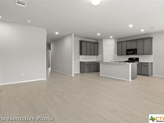 5th image of 11600 Comano Dr