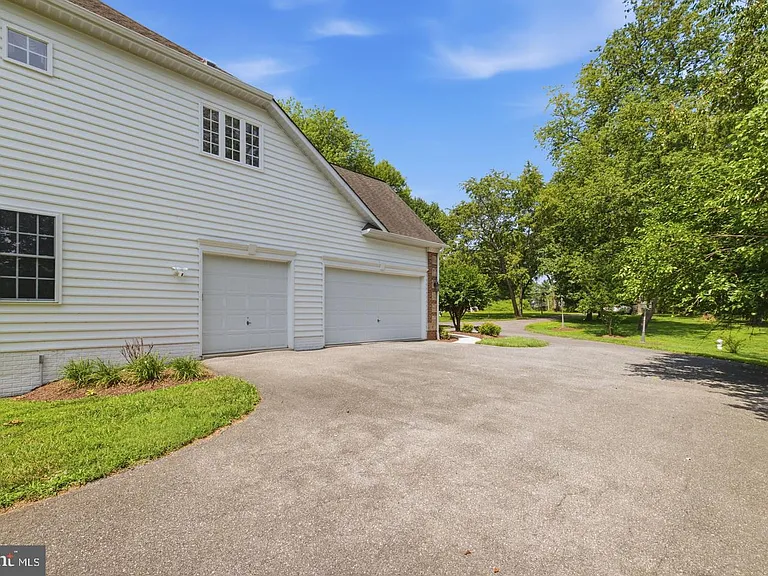 14140 Seneca Rd — Photo 4