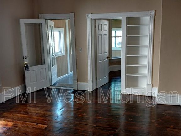 4th image of 826 Arianna St NW #1
