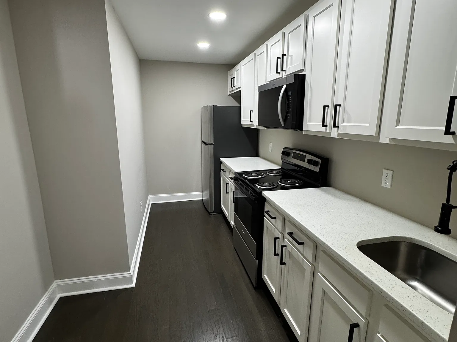 2 bed, 1000 sqft, $1,600 — Photo 2