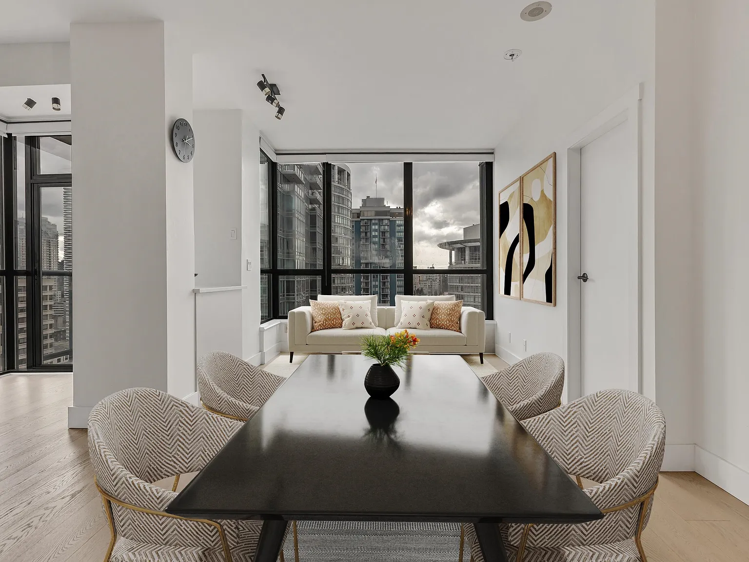2 bed, 820 sqft, $4,200 — Photo 2