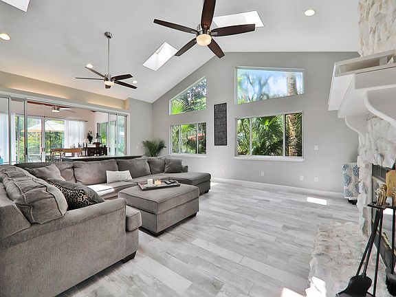 4th image of 1047 Alcala Dr