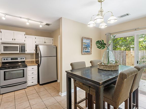 3rd image of 1218 Meadow Park Ln #B