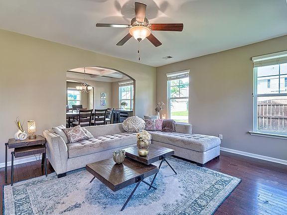 4th image of 524 Madison Park Dr