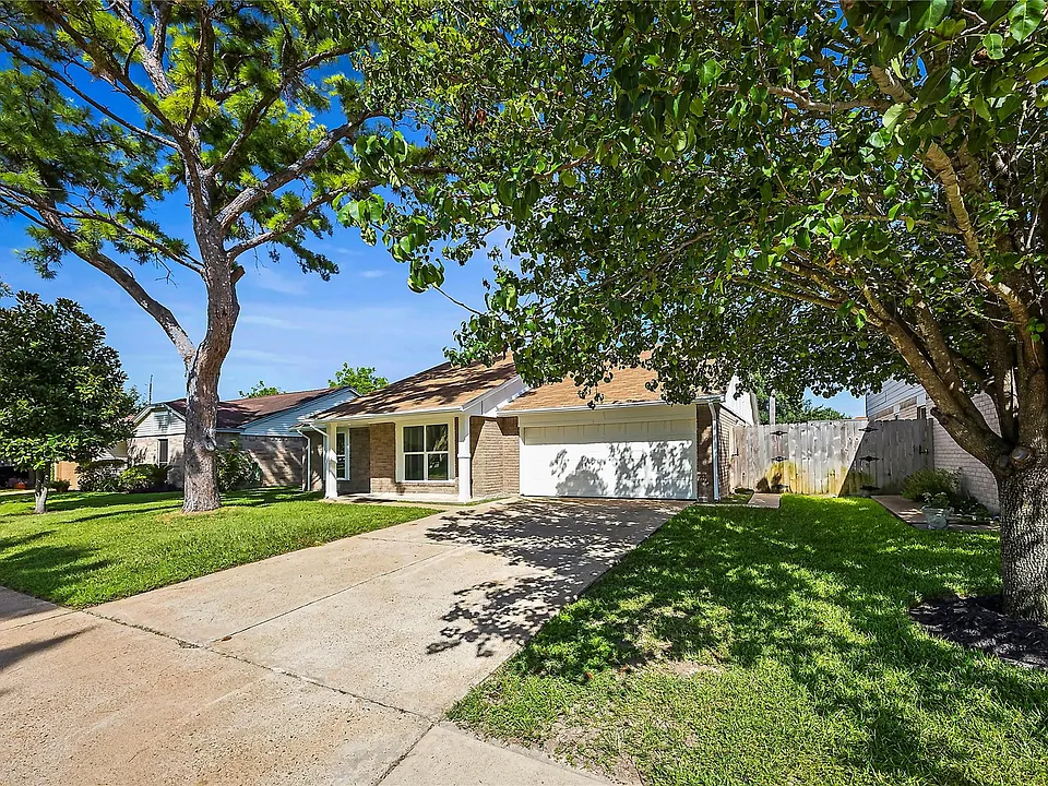 10814 Village Trail Dr