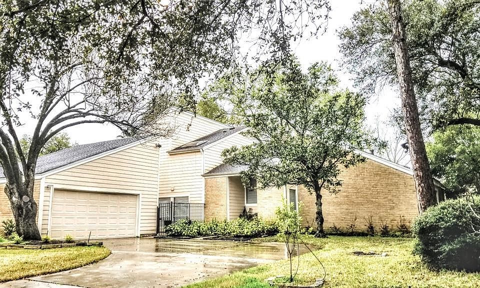 HUGE PATIO, FLOOR TO CEILING WINDOWS, GIANT TREES MAKE THIS A MAGICAL BACKYARD FOR ENTERTAINING!!!