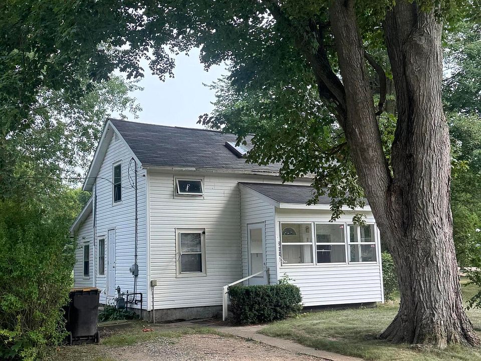 1st image of 205 Queens Dr