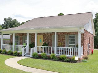 21 Molly Ln, Hattiesburg, MS 39402