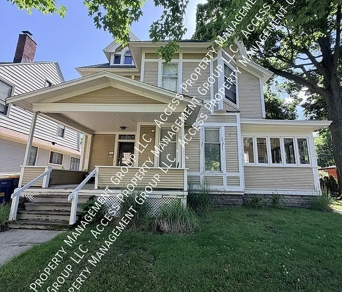 236 Prospect Ave NE #A — Photo 1