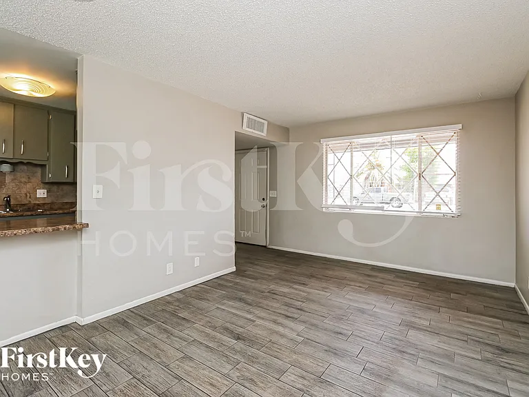2030 E Aspen Ave — Photo 6