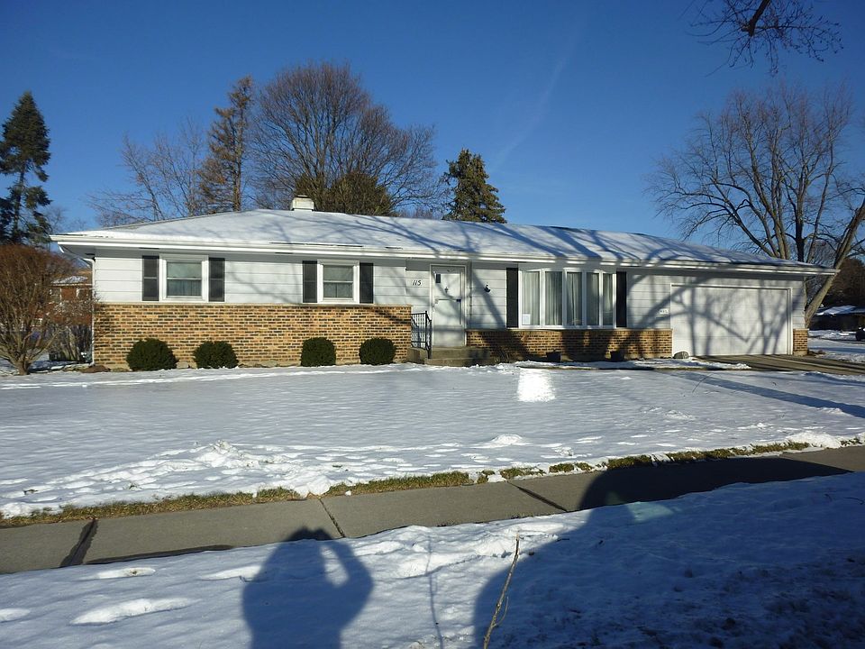 Great Ranch with 2 car garage!