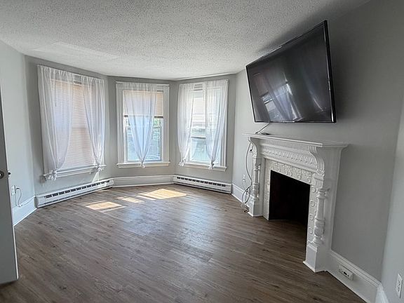 4th image of 452 Main St #4