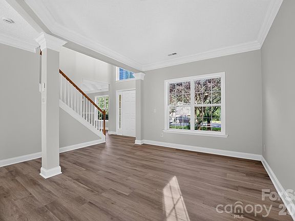 4th image of 3026 Viola Ln