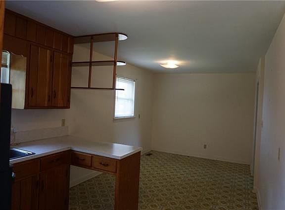 4th image of 1008 Windameer St SE