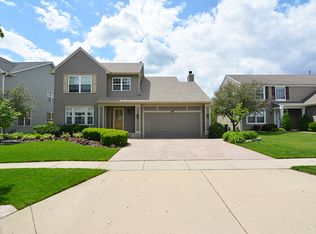 586 N Haverhill Ln, South Elgin, IL 60177