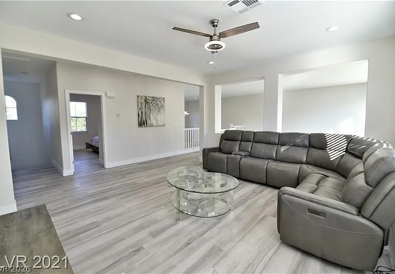 385 Glenridding St — Photo 11