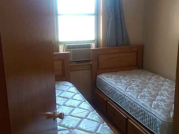 2nd image of 2346 29th St APT 1R