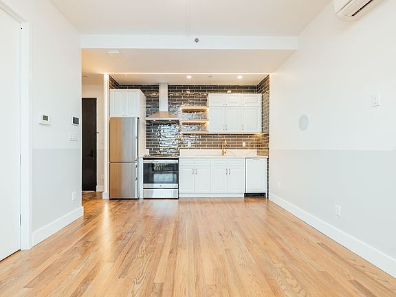 2nd image of 115 Stanwix St #565