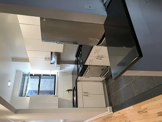 Rented by Metropolis Real Estate of Manhattan | media 59