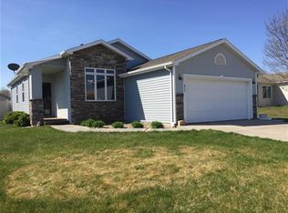 611 W 33rd St, Hastings, NE 68901