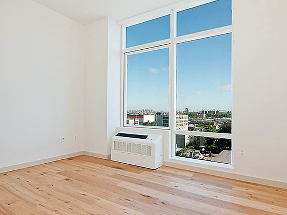 5th image of 2310 41st Ave APT 7D