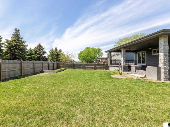 8115 Vernon Ave, Omaha, NE 68134