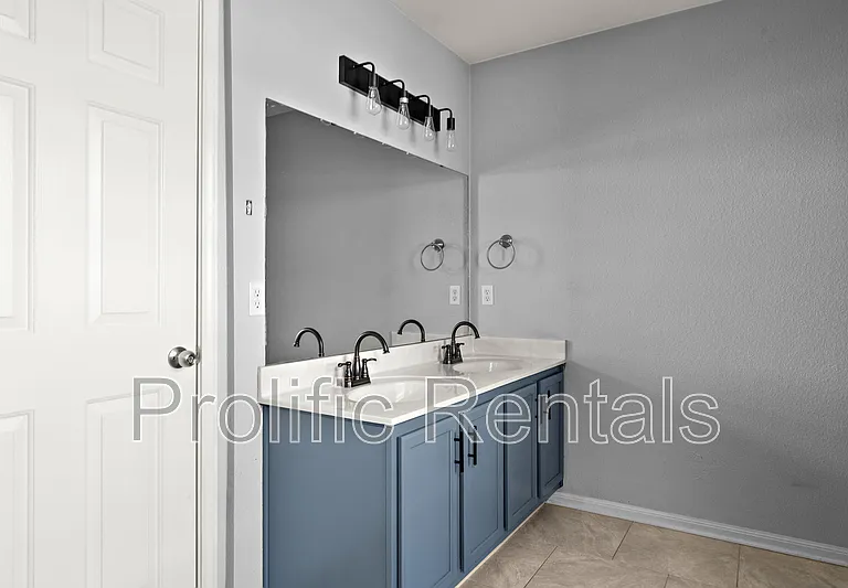 3308 Catalina Dr — Photo 16