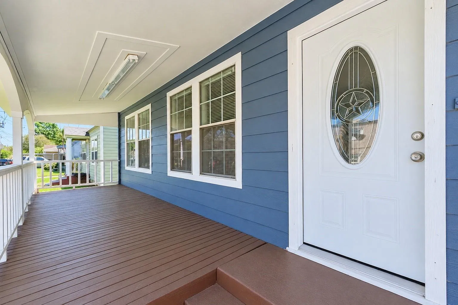 5 bed, 2.0 bath, 1338 sqft, $2,000 — Photo 2